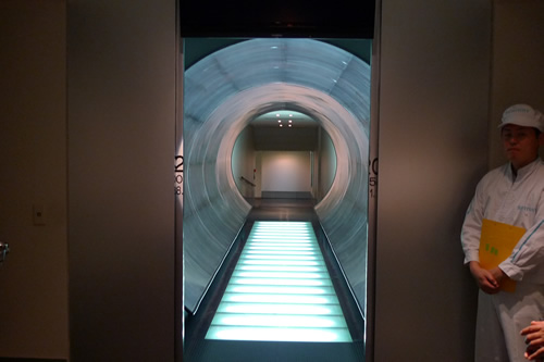 近未来的なイメージのトンネル