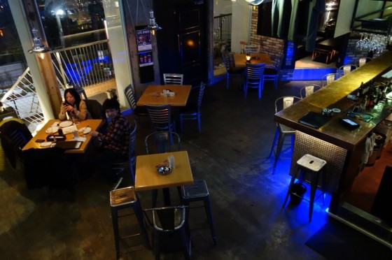 Two Dogs Taproom Roppongi 店内