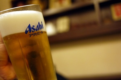 新橋 春夏冬 ビールはアサヒ