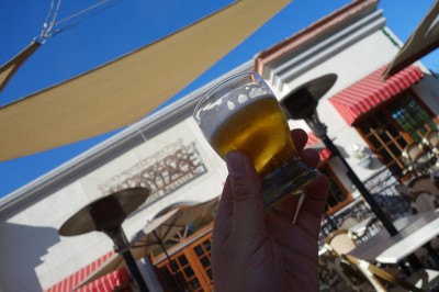 カリフォルニアの青空とビール