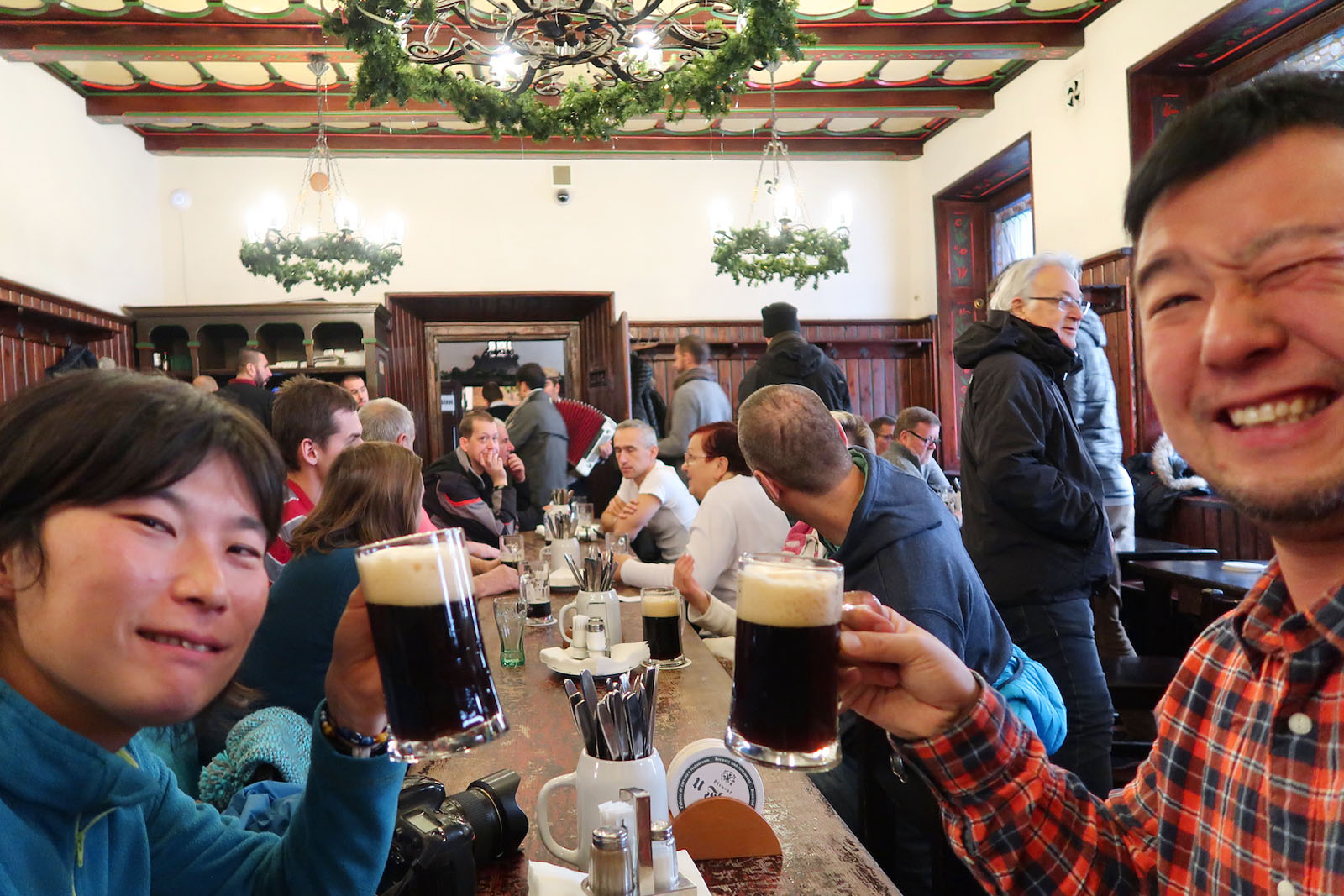 プラハの U Fleku（ウ フレクー）で美味しい黒ビールを飲みまくり