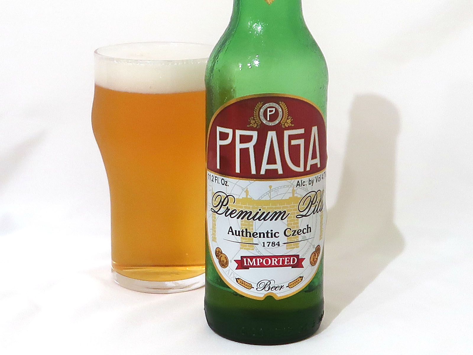 チェコ Praga Premium Pils（プラハ プレミアム ピルス）