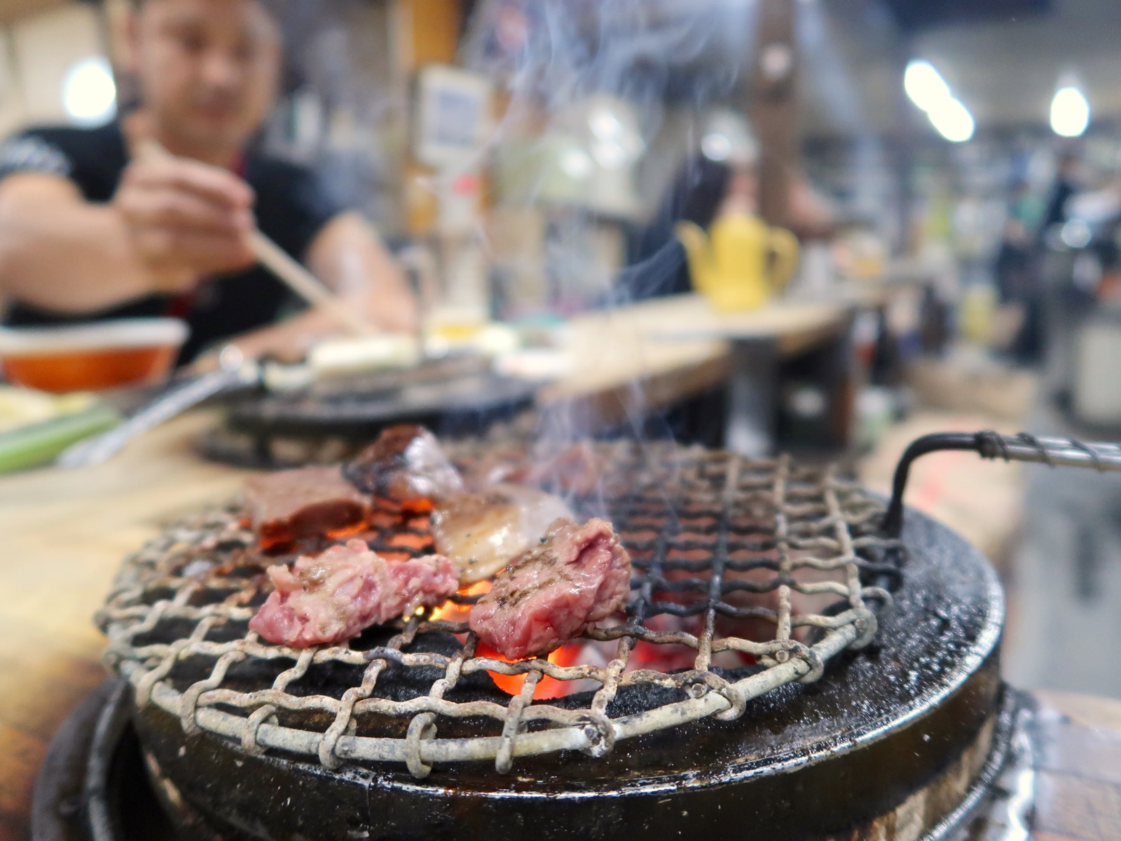 札幌 すすきの ホルモン焼肉 京城屋 でカウンター焼き肉 生ビールブログ