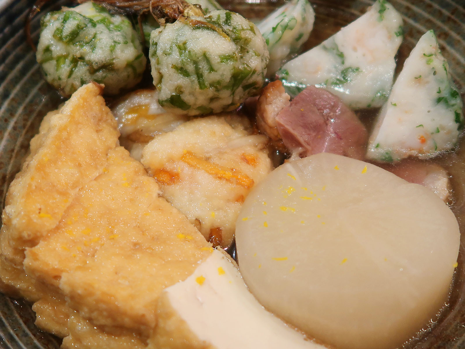 那覇・栄町「べべべ」で牛タン、チーズ、セリ天のおでんがうまい！