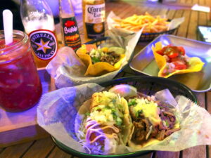 沖縄市「Tequila Bar&Grill（テキーラ バー&グリル）」でアメリカンな雰囲気を楽しむ