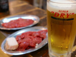 錦糸町「炭焼ジンギスカン まめ吉」でいろんなラム肉とラム餃子、そして飲み放題