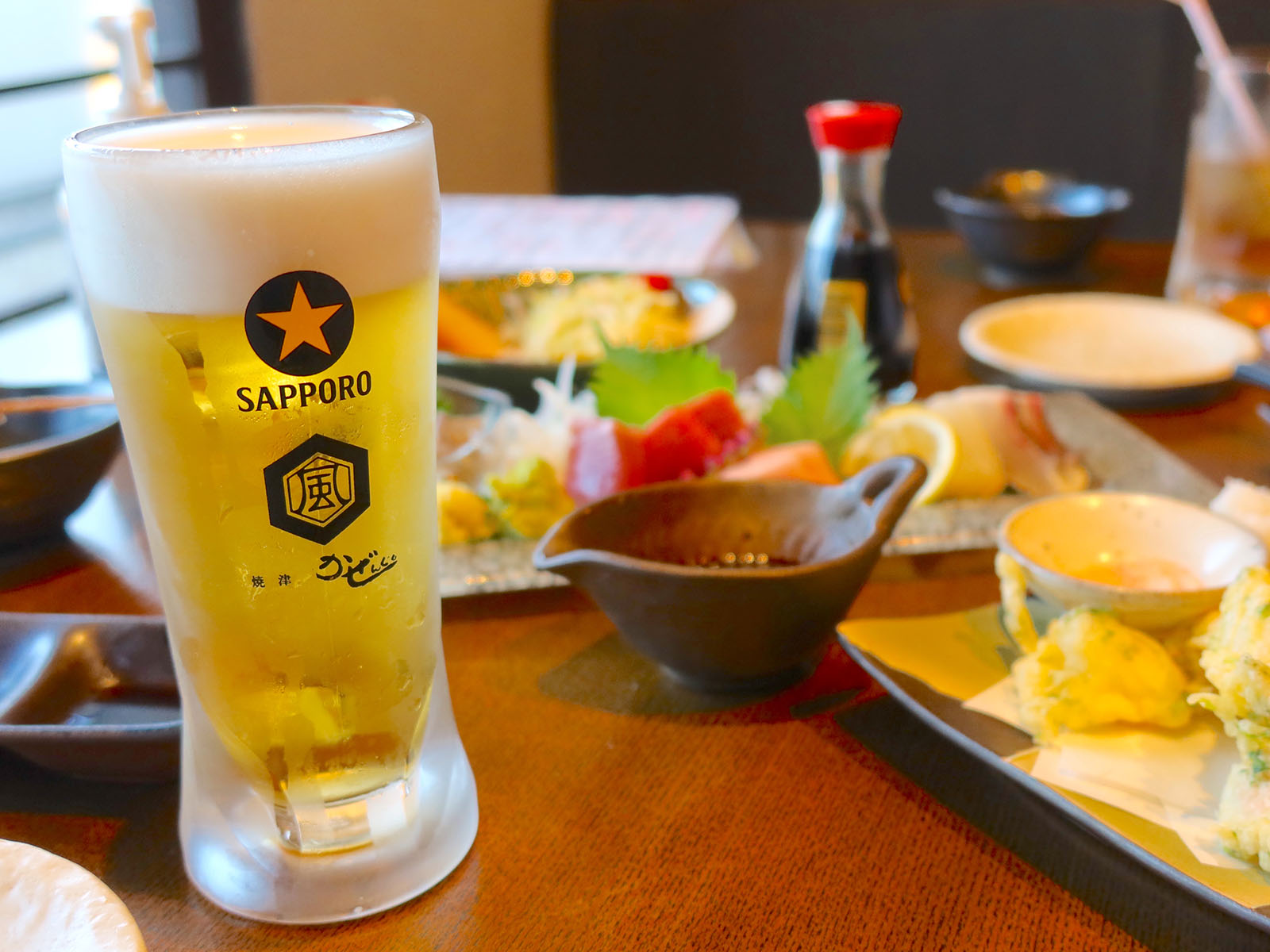サッポロビールの工場がある街・焼津「かぜんぐ」で美味しい刺身、練り物、日本酒を楽しむ！