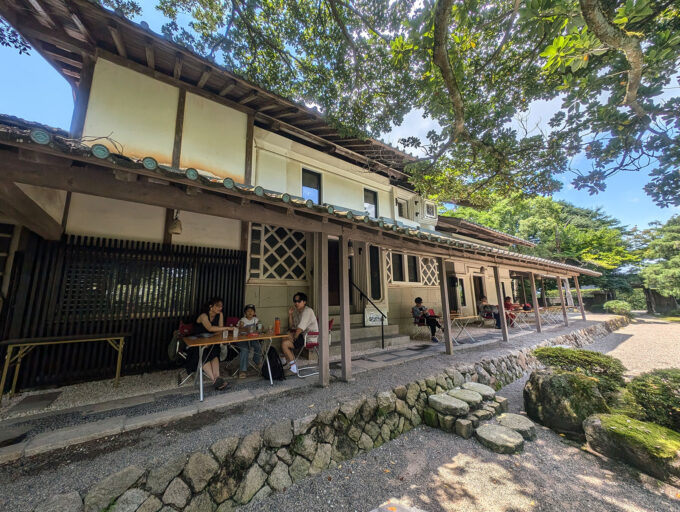 いろいろなところでビールを飲んでいる