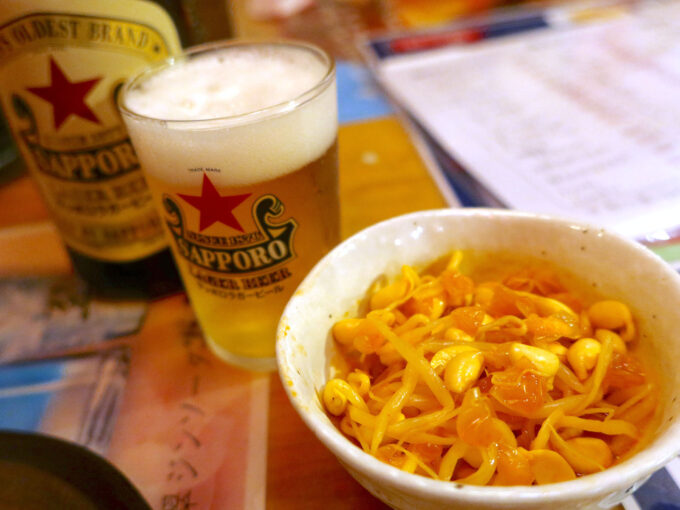 お通しはピリ辛もやし