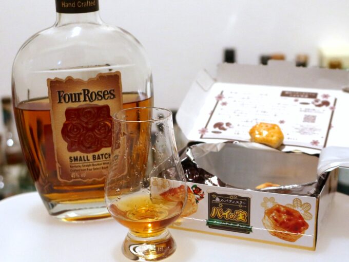 『パイの実 メープルバターサンド』と一番マッチしたのは「フォアローゼス スモールバッチ」