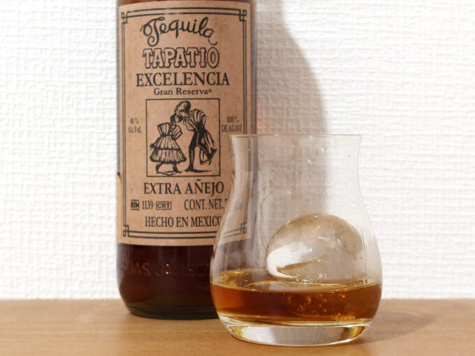 テキーラ Tapatio Excelencia Etra Anejo オンザロック